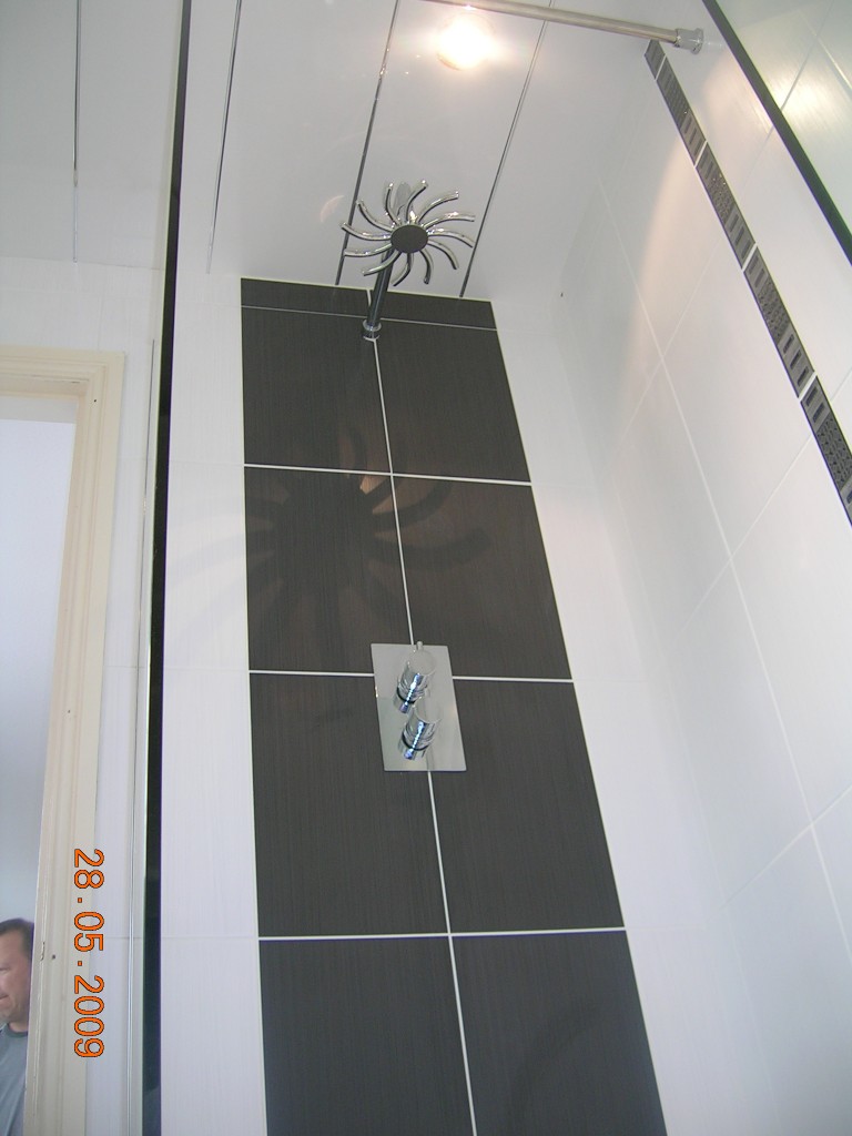 Shower valve with alternative tiling